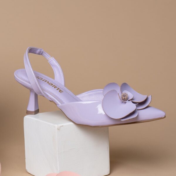 168006 VIAMARTE ZAPATO DESTALONADO DE PUNTA FLOR TACON 6 CMS LILA VERNIZ