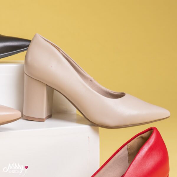 028008 VIAMARTE ZAPATO DE PUNTA TACON ANCHO 7 CMS BEIGE