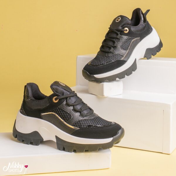 022002 VIAMARTE TENIS ACORRELLADO SUELA TRACTOR NEGRO