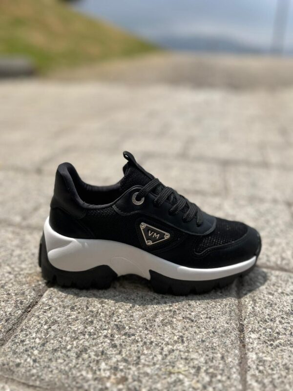 022004 VIAMARTE TENIS ACORRELLADO SUELA TRACTOR NEGRO  NEGRO TALLA 33