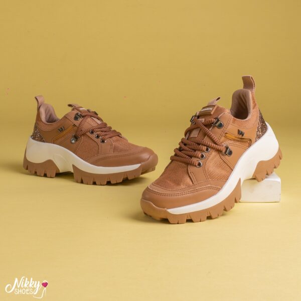 022005 VIAMARTE TENIS ACORRELLADO SUELA TRACTOR CAMEL