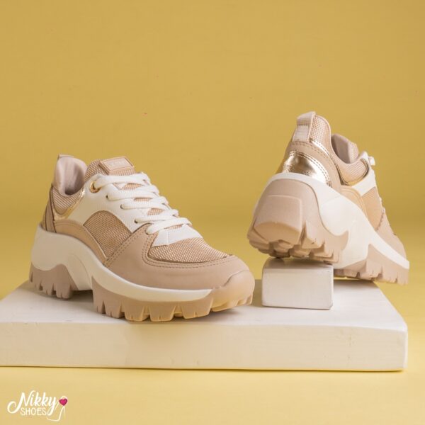 022007 VIAMARTE TENIS ACORRELLADO SUELA TRACTOR CREMA/BLANCO