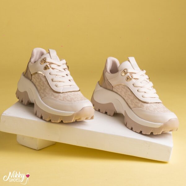 022009 VIAMARTE TENIS ACORRELLADO SUELA TRACTOR CREMA