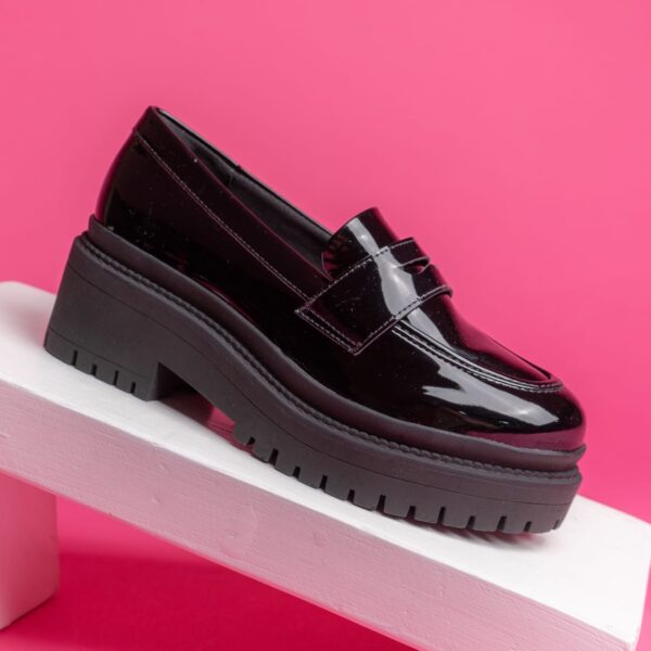 013007 VIAMARTE MOCASINA SUELA TRACTOR 5 CMS NEGRO VERNIZ